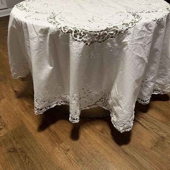 Embroidered Fabric Tablecloth 60”Round White Wedding Bridal Vintage Cottage - Picture 2 of 5